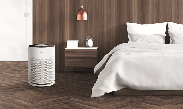 LG 空氣清淨機真的好用嗎?PTT、Dcard 真實心得+5 款清淨機推薦!LG 大白空氣清淨機擺放在臥室