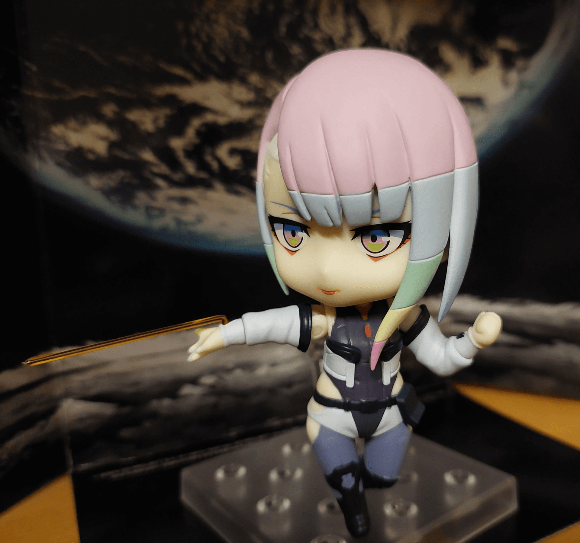 電馭叛客:邊緣行者 露西 黏土人 擺拍照片