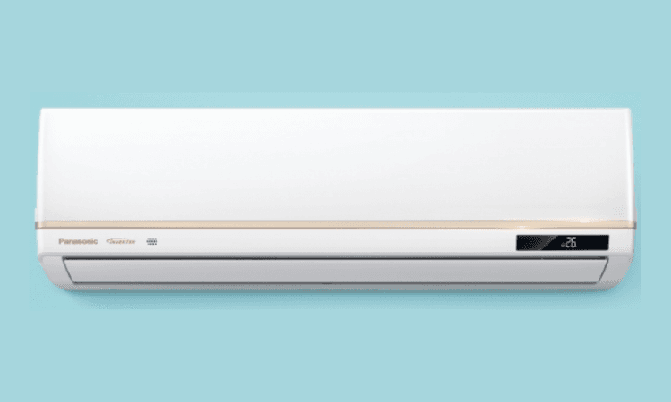 國際牌 Panasonic 冷氣分離式室內機正面照,簡約設計,顯示溫度為26度