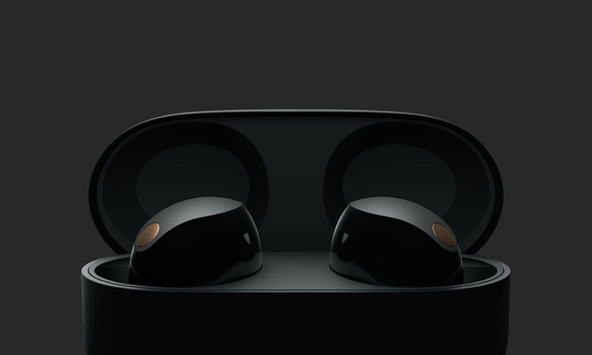 Sony 無線藍芽耳機放置於充電盒中