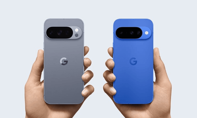 兩隻手分別拿著灰色與藍色的 Google Pixel 手機,展現背面相機設計與經典 G 標誌